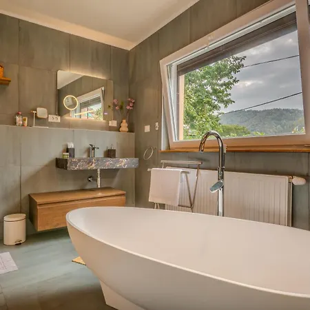 Lagom - Hot Tub Hideout * Brasov